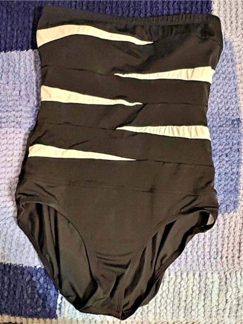 (230) ana Black & White Abstract One-Piece Swimsuit
